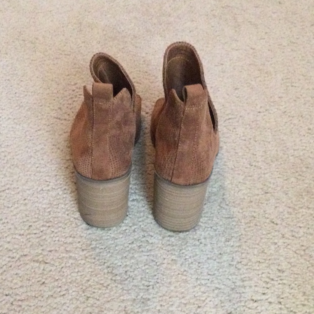 Universal Thread Shoes - image 4